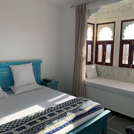 Hotel Mewari Villa Udaipur Exteriör bild