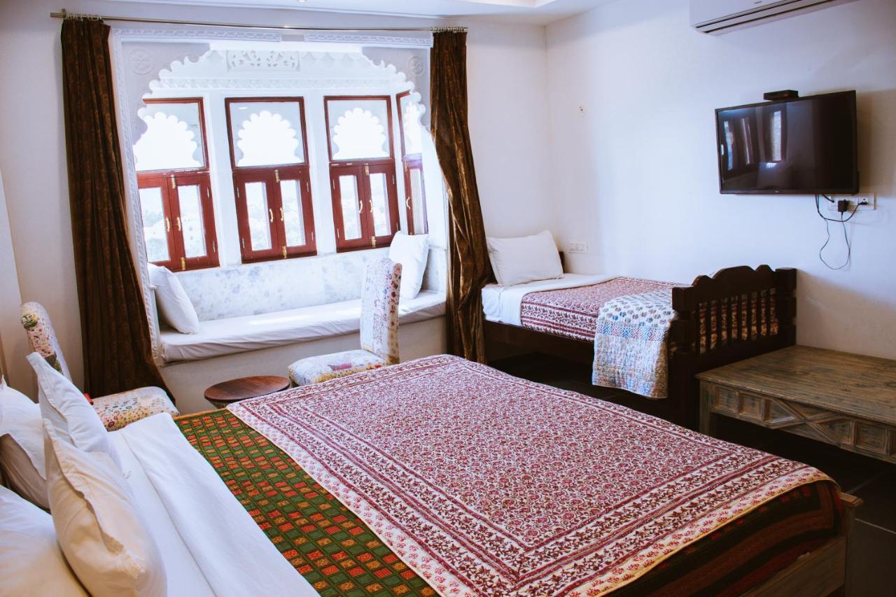 Hotel Mewari Villa Udaipur Exteriör bild