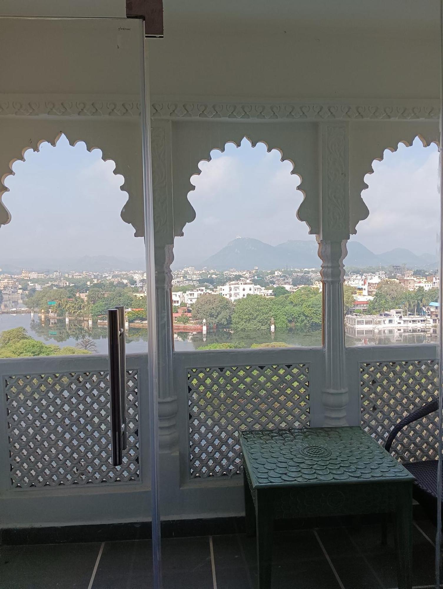 Hotel Mewari Villa Udaipur Exteriör bild