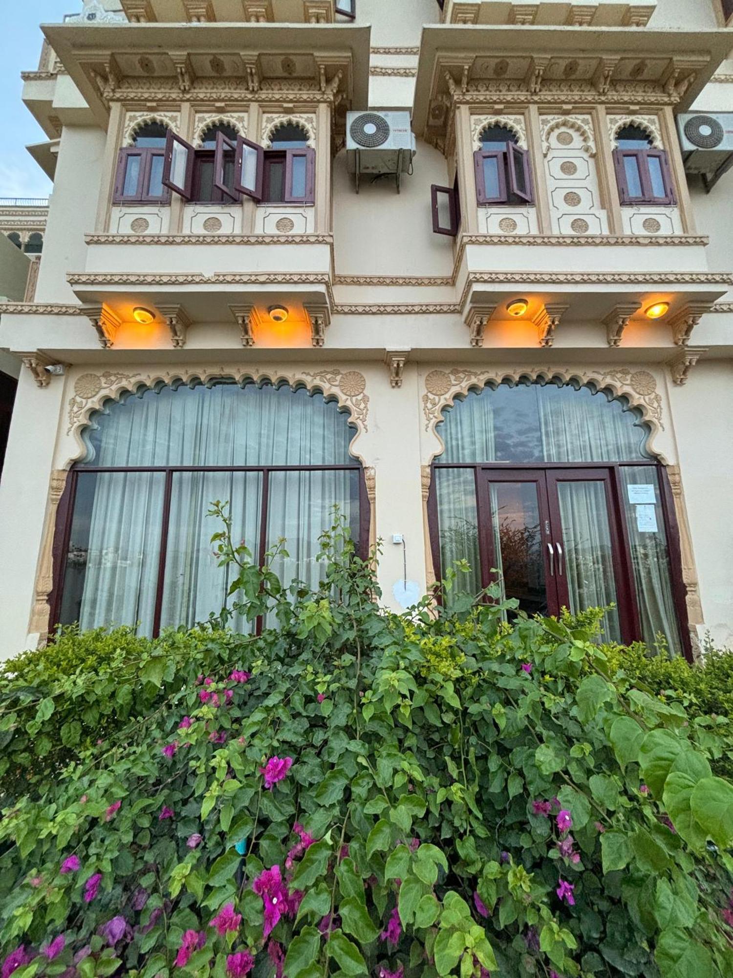 Hotel Mewari Villa Udaipur Exteriör bild