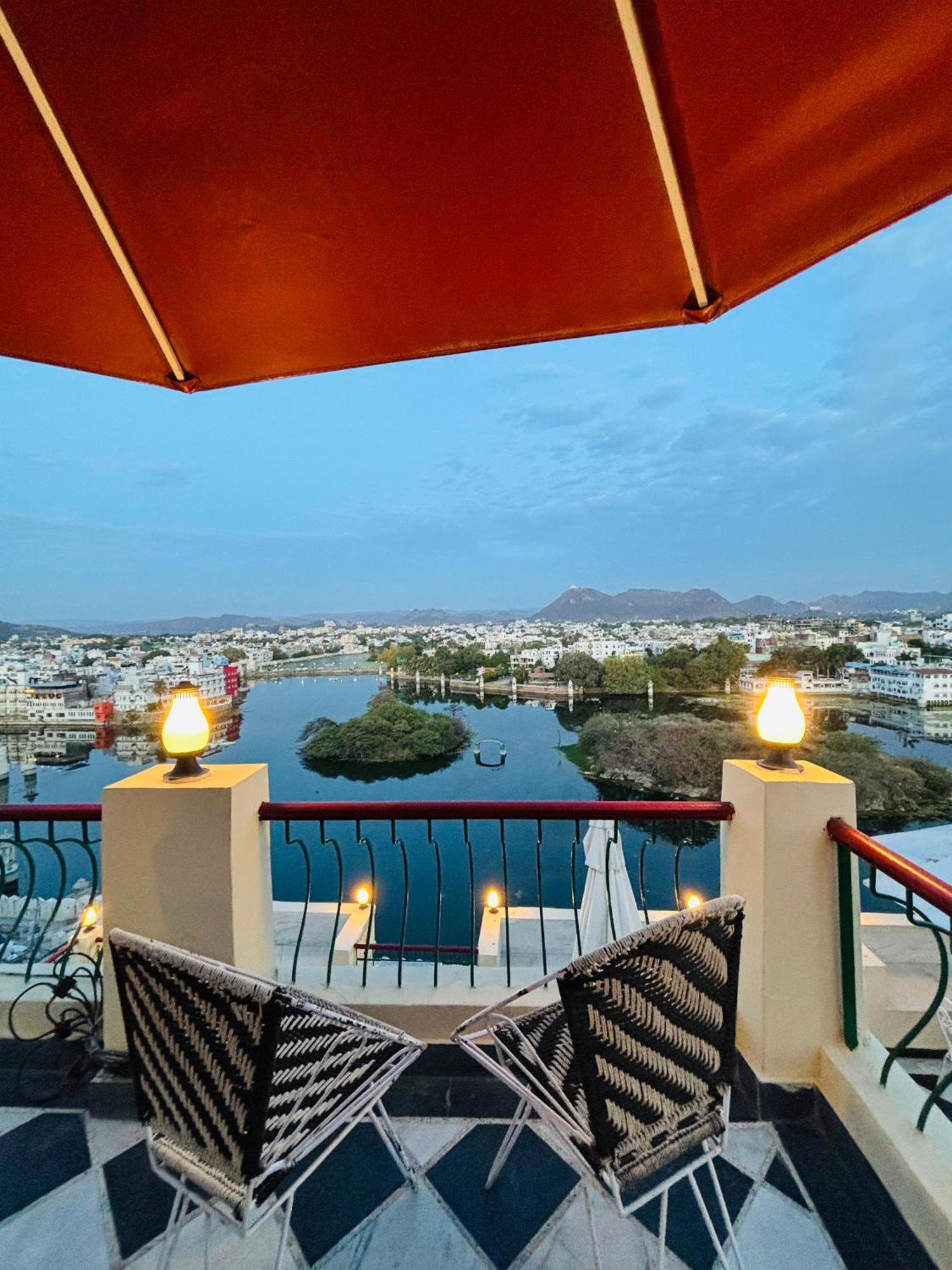 Hotel Mewari Villa Udaipur Exteriör bild