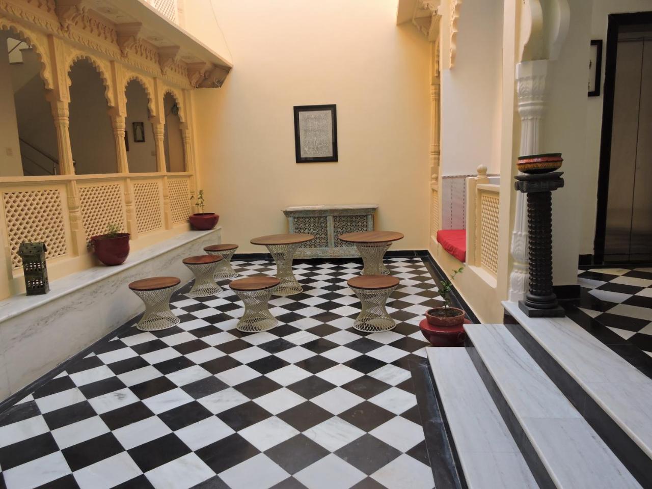 Hotel Mewari Villa Udaipur Exteriör bild