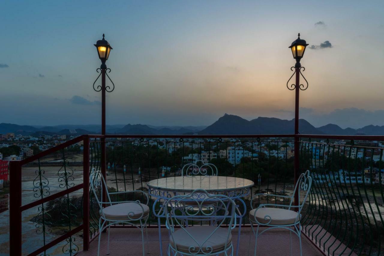 Hotel Mewari Villa Udaipur Exteriör bild